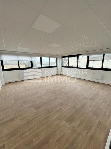 Office in Wissous to rent - Interior Photo - Image 2 of 3