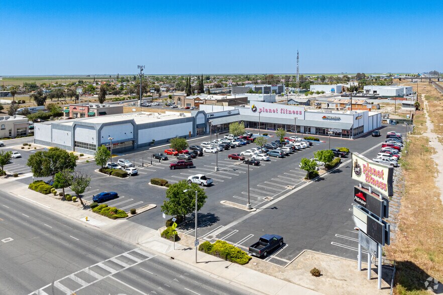 601-633 Cecil Ave, Delano, CA for sale - Primary Photo - Image 1 of 1