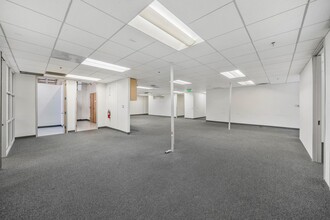 5800-5860 Hannum Ave, Los Angeles, CA for rent Building Photo- Image 2 of 5