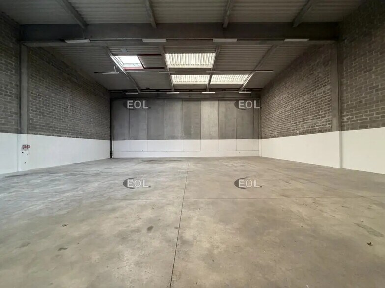 Light Industrial in Moissy-Cramayel to rent - Building Photo - Image 2 of 7