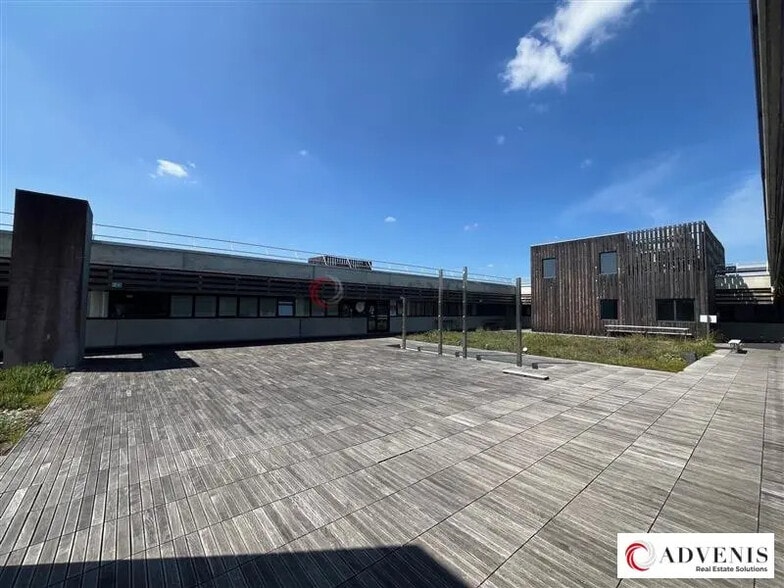 Office in Mérignac to rent - Building Photo - Image 2 of 12