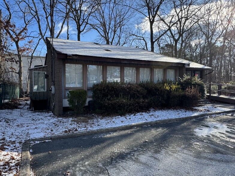 43 Radio Ave, Miller Place, NY for rent - Building Photo - Image 3 of 16