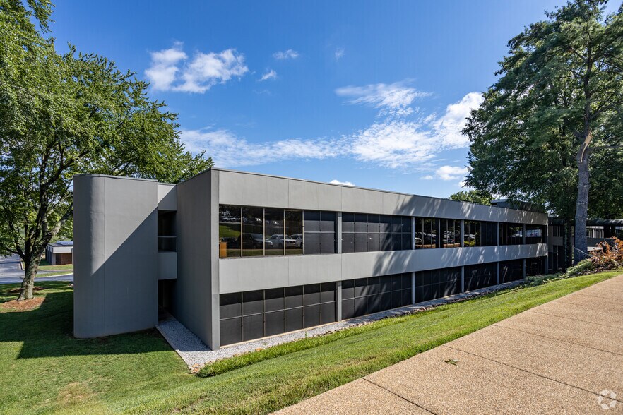 9041 Executive Park Dr, Knoxville, TN for rent - Building Photo - Image 1 of 7