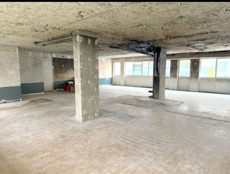 Retail in Levallois-Perret for sale - Interior Photo - Image 2 of 12