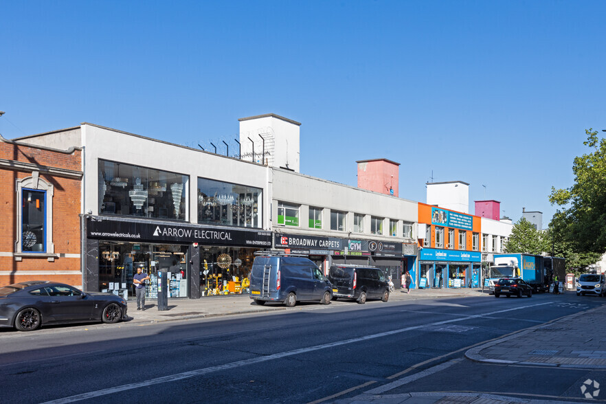 249-253 Cricklewood Broa, London for sale - Primary Photo - Image 1 of 3