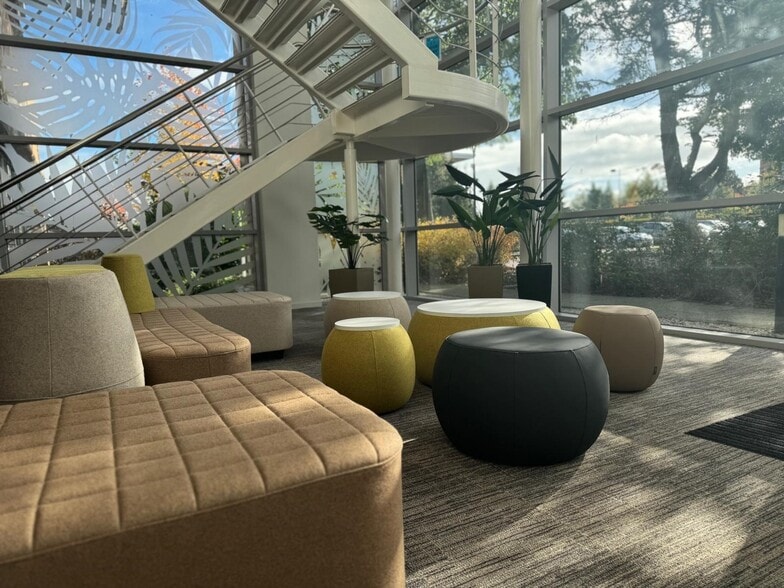 1 Finch Way, Bellshill to rent - Interior Photo - Image 3 of 10