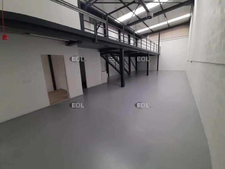 Light Industrial in Choisy-le-Roi to rent - Interior Photo - Image 2 of 9