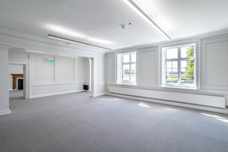 Coursers Rd, Colney Heath for rent Interior Photo- Image 2 of 4