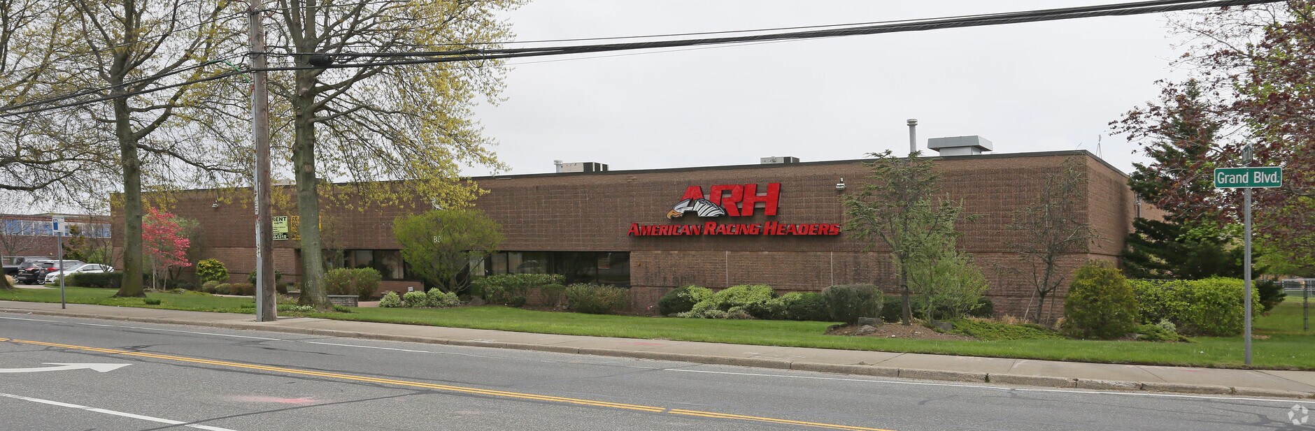 880 Grand Blvd, Deer Park 11729 UK