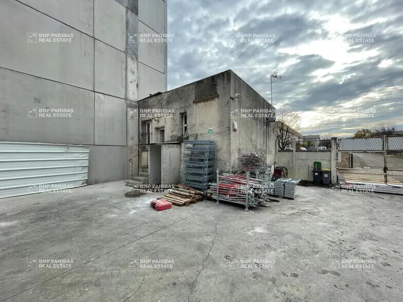 Light Industrial in Ivry-sur-Seine to rent - Building Photo - Image 3 of 9
