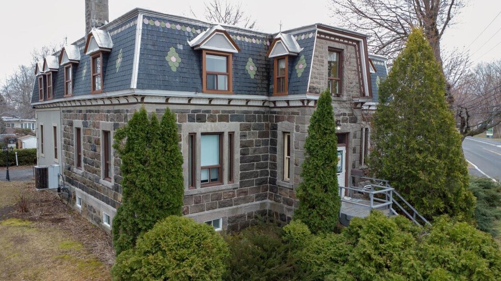 782 Boul MarieVictorin, Boucherville J4B 1Y3 Retail for Sale