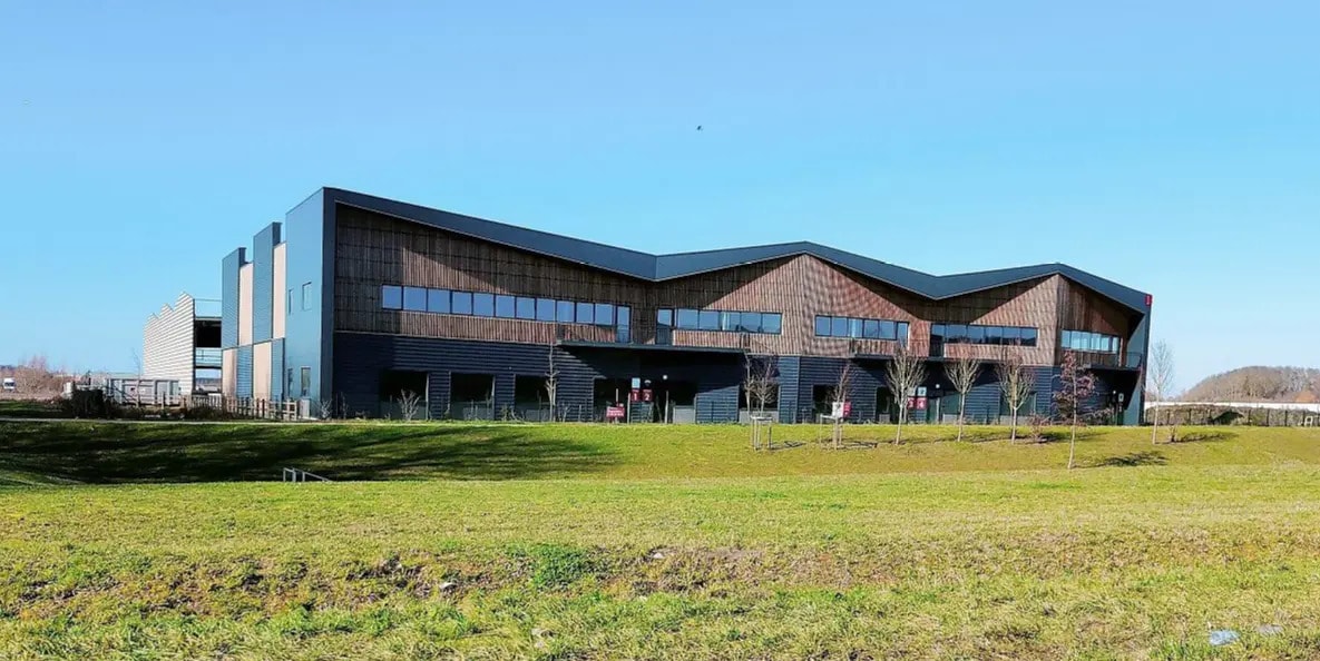 Light Industrial in Moissy-Cramayel for sale Building Photo- Image 1 of 6