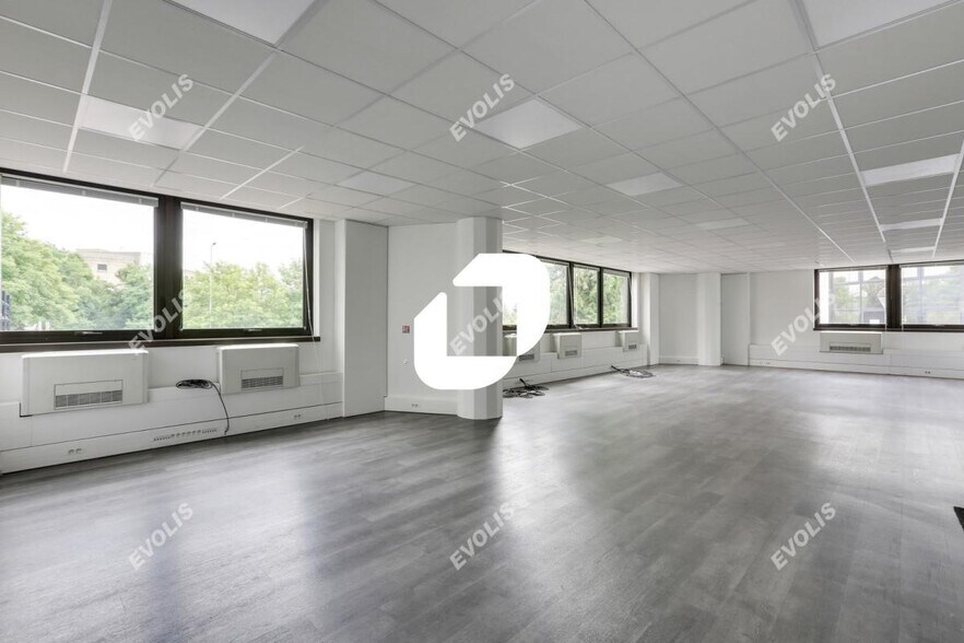 Office in Lognes to rent - Building Photo - Image 2 of 10