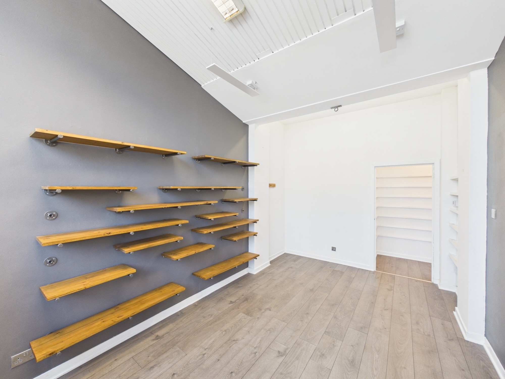23 Leven Rd, Leven to rent Interior Photo- Image 1 of 3