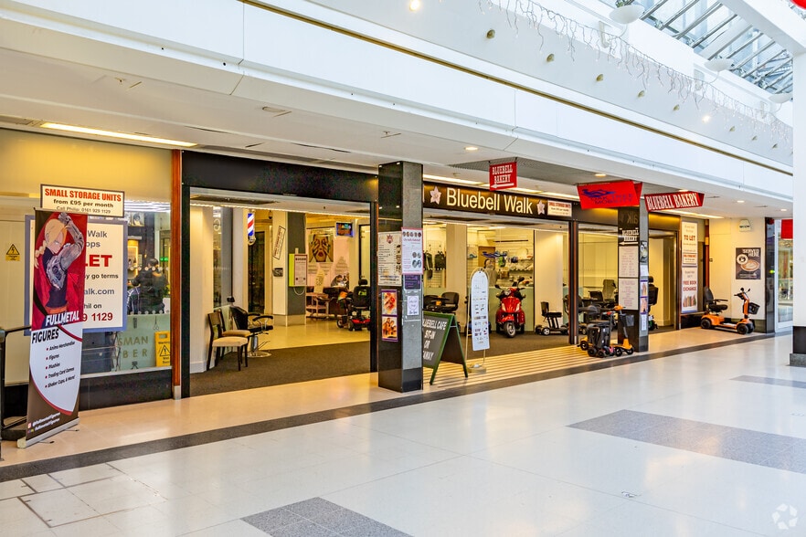 Hamilton Way, Greenock to rent - Interior Photo - Image 1 of 37