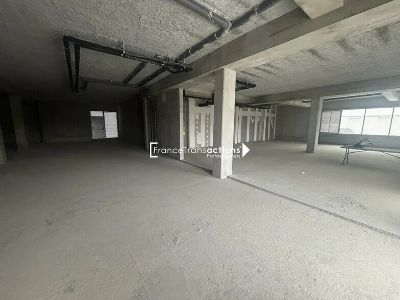 Retail in Toulouse to rent - Interior Photo - Image 3 of 3