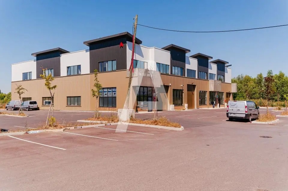 Vente Local d'activités 452 m² - Photo 1