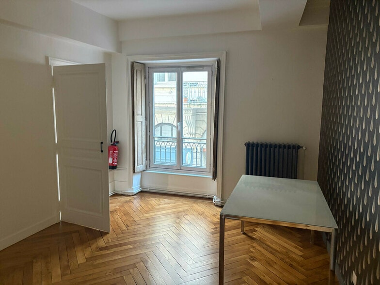 Office in Lyon to rent - Interior Photo - Image 2 of 7