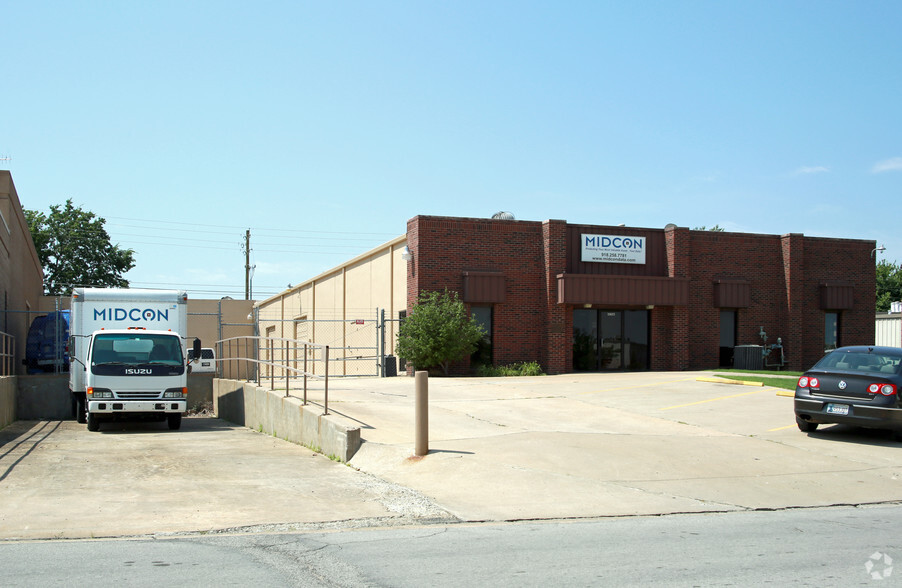 1805 W Detroit St, Broken Arrow, OK for rent - Primary Photo - Image 1 of 9