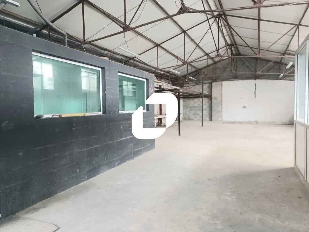 Light Industrial in Cenon to rent Interior Photo- Image 1 of 5