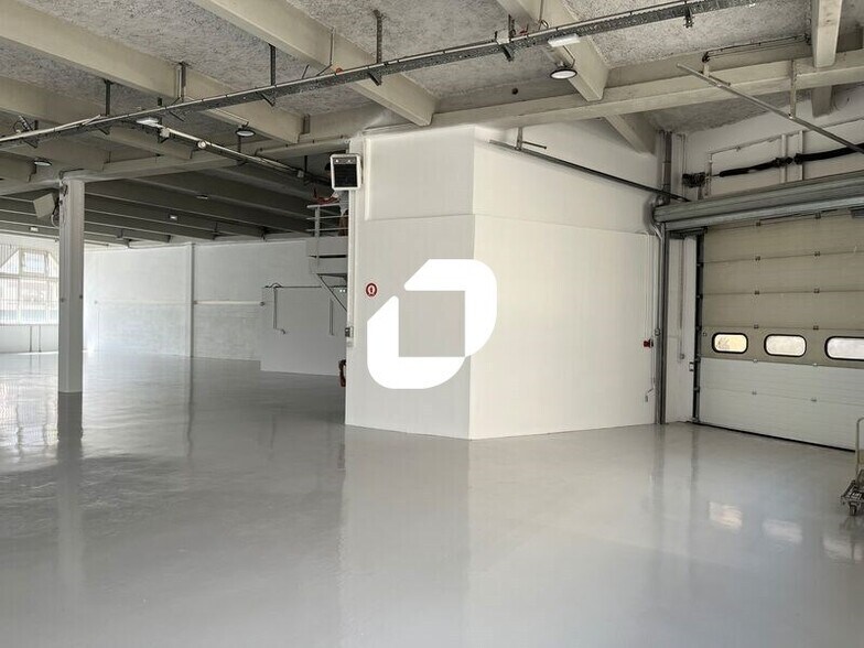 Light Industrial in Aubervilliers to rent - Building Photo - Image 3 of 8