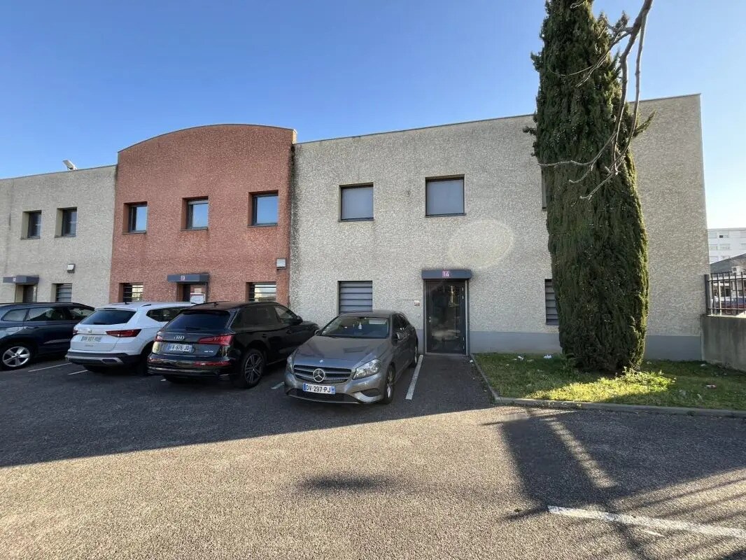 2 Rue Gabriel Bourdarias, Vénissieux to rent Building Photo- Image 1 of 21