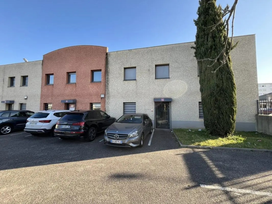 2 Rue Gabriel Bourdarias, Vénissieux to rent Primary Photo- Image 1 of 21