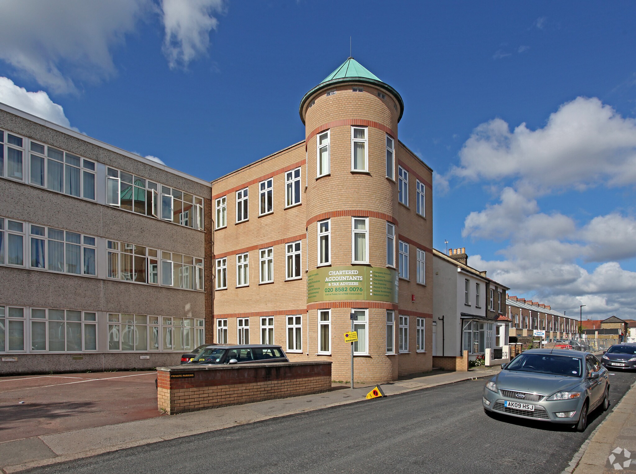 31 Cross Lances Rd, Hounslow for sale Primary Photo- Image 1 of 1