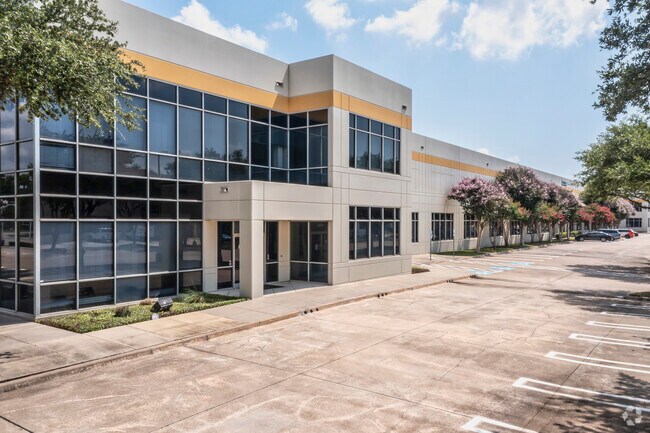 More details for 1703 N Plano Rd, Richardson, TX - Light Industrial for Rent