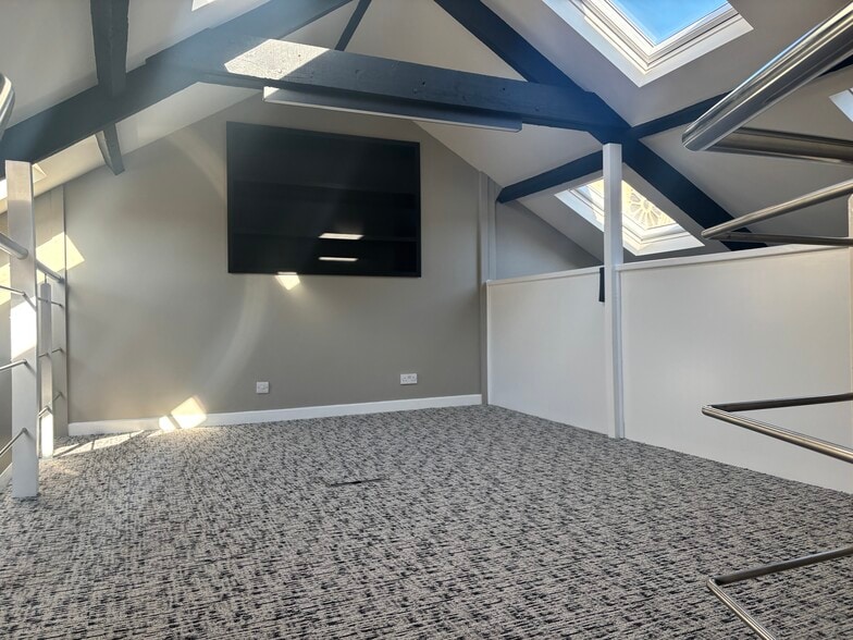 18 Monmouth Pl, Bath to rent - Interior Photo - Image 2 of 4