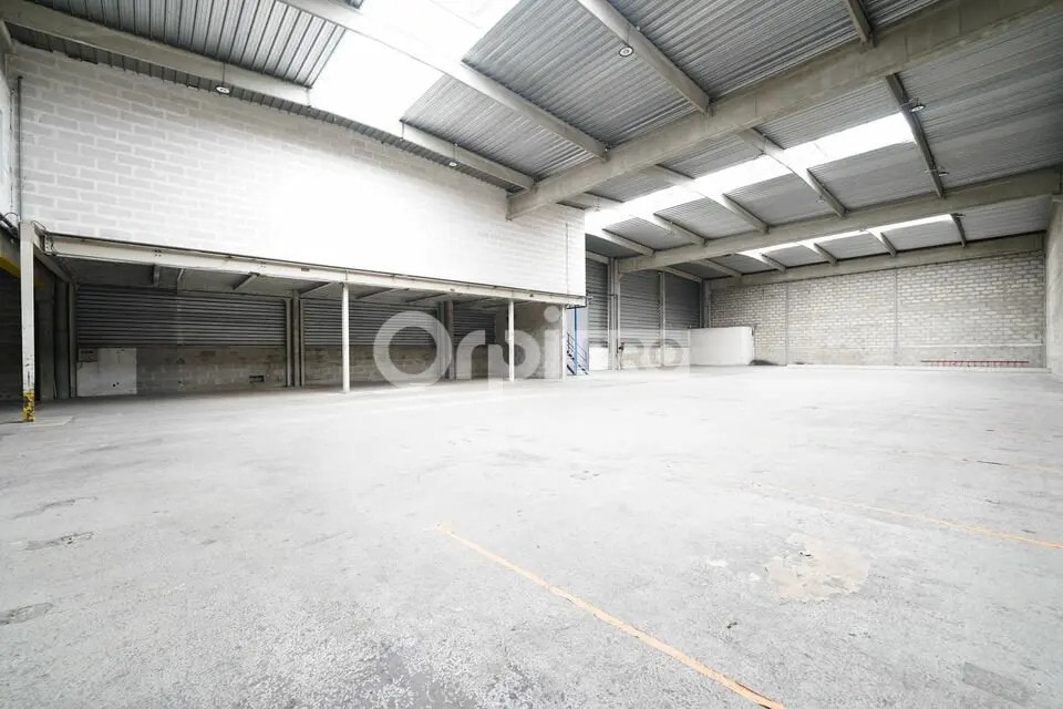 Light Industrial in Chassieu to rent Building Photo- Image 1 of 13