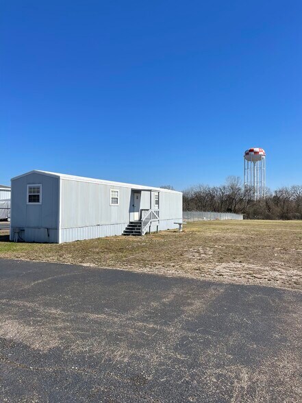 640 Industrial Rd, Savannah, TN for sale - Building Photo - Image 1 of 1