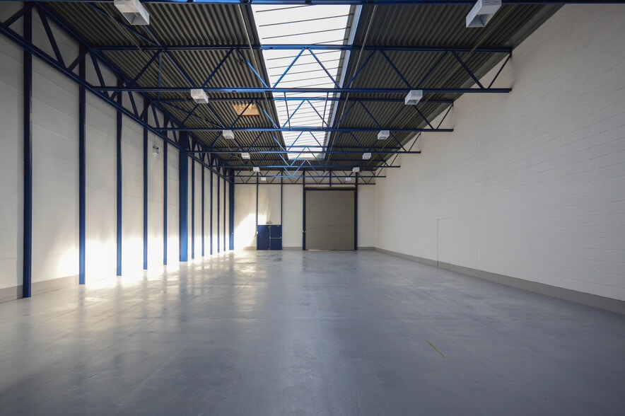 34-76 Burners Ln, Milton Keynes to rent - Building Photo - Image 2 of 5