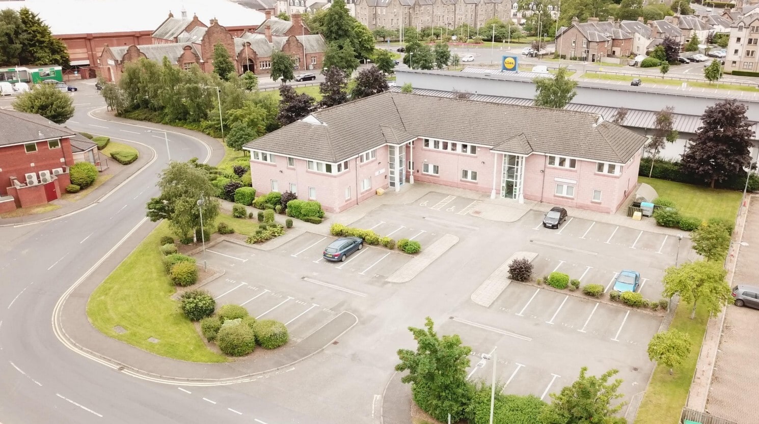 1 Whitefriars Cres, Perth to rent Building Photo- Image 1 of 5