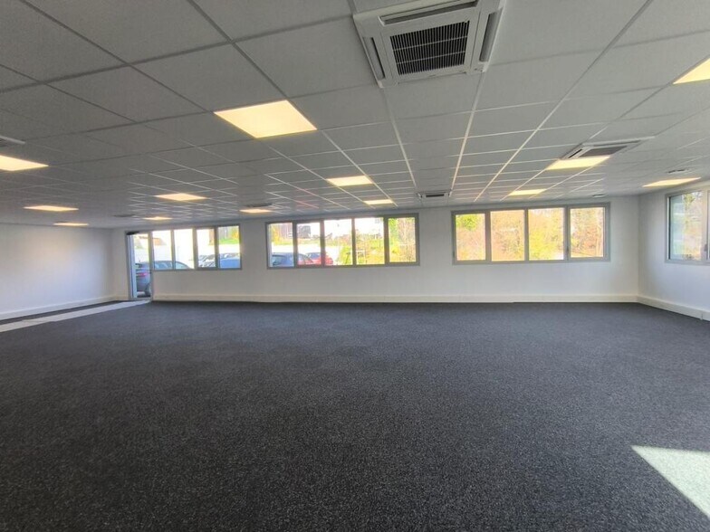 Office in Lissieu for sale - Interior Photo - Image 3 of 4