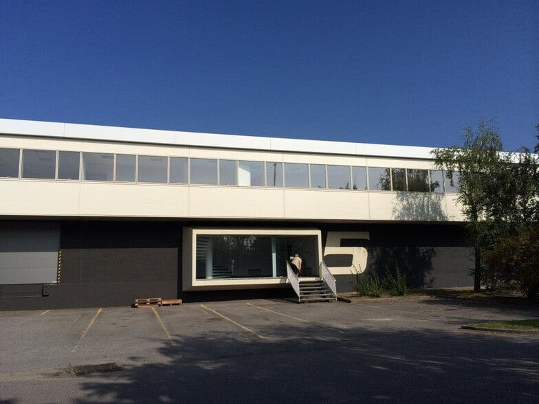 Light Industrial in SAINT-OUEN-L'AUMONE to rent - Building Photo - Image 3 of 8