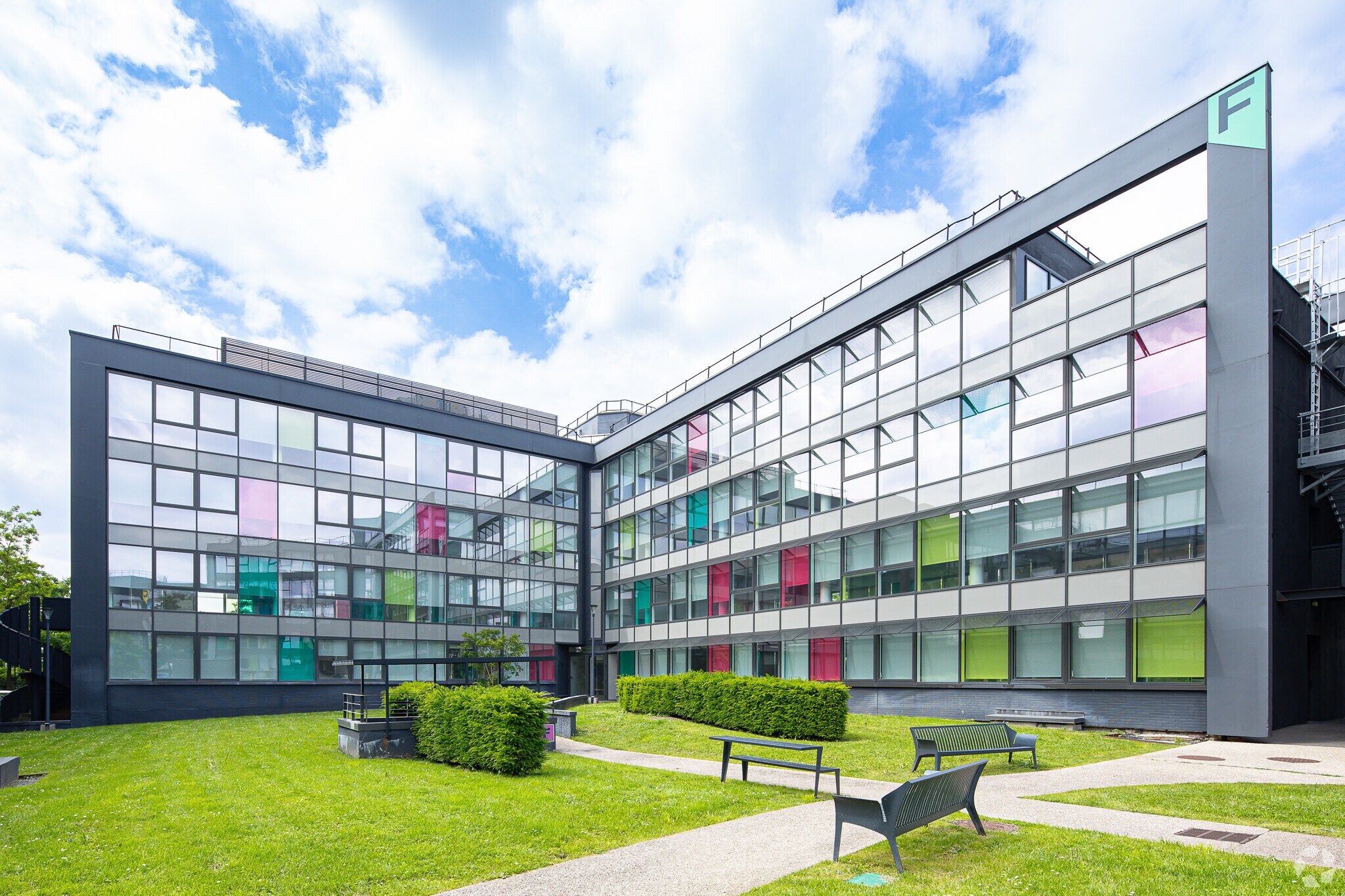 1 Bis Rue Du Petit-Clamart, Vélizy-Villacoublay to rent Primary Photo- Image 1 of 3