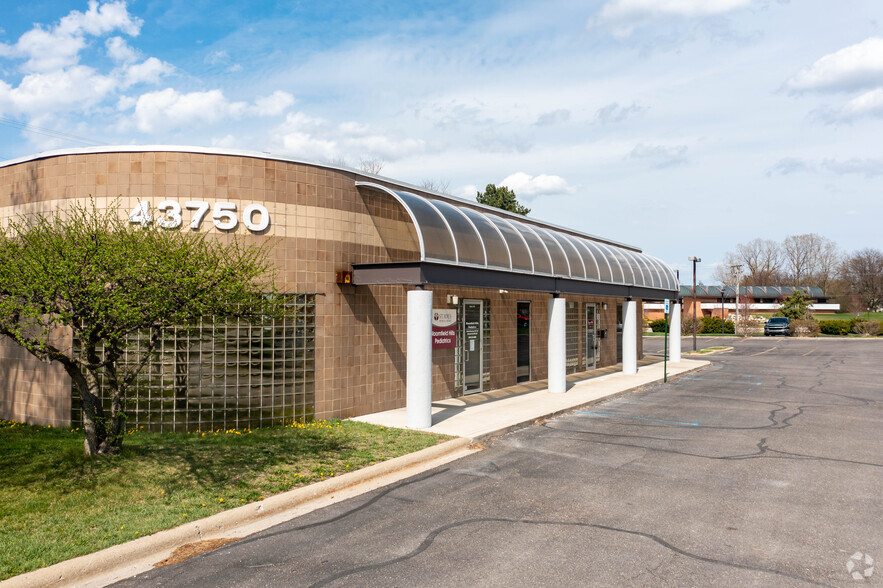 43750 Woodward Ave, Bloomfield Hills, MI for rent - Building Photo - Image 2 of 7