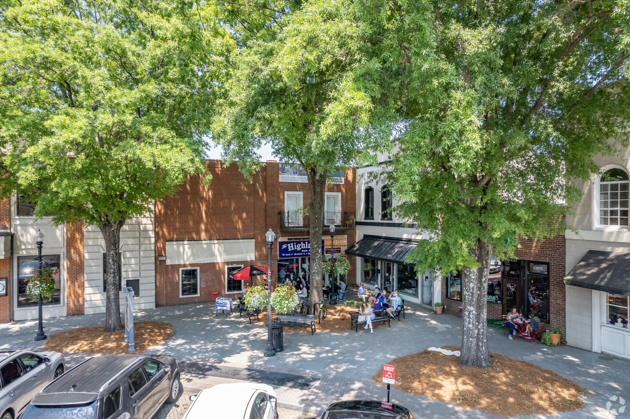 402 Adamson Sq, Carrollton, GA for sale Primary Photo- Image 1 of 1