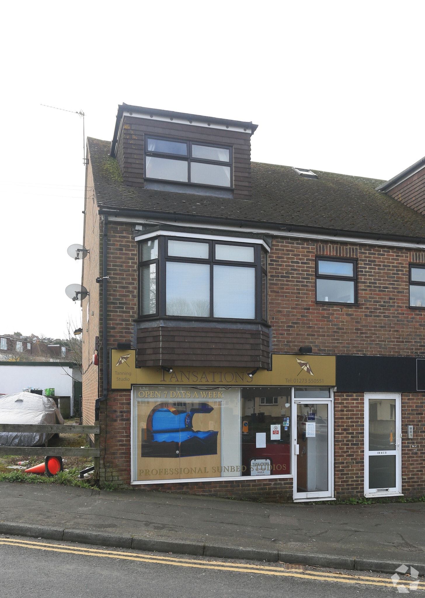 128 Carden Ave, Brighton to rent Primary Photo- Image 1 of 5