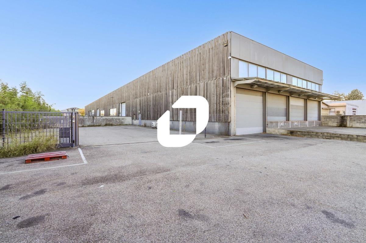 15 Rue Du Lyonnais, Saint-Priest to rent Building Photo- Image 1 of 21