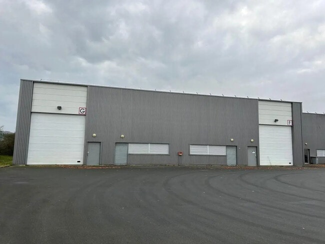 Location Local d'activités 1 296 m²