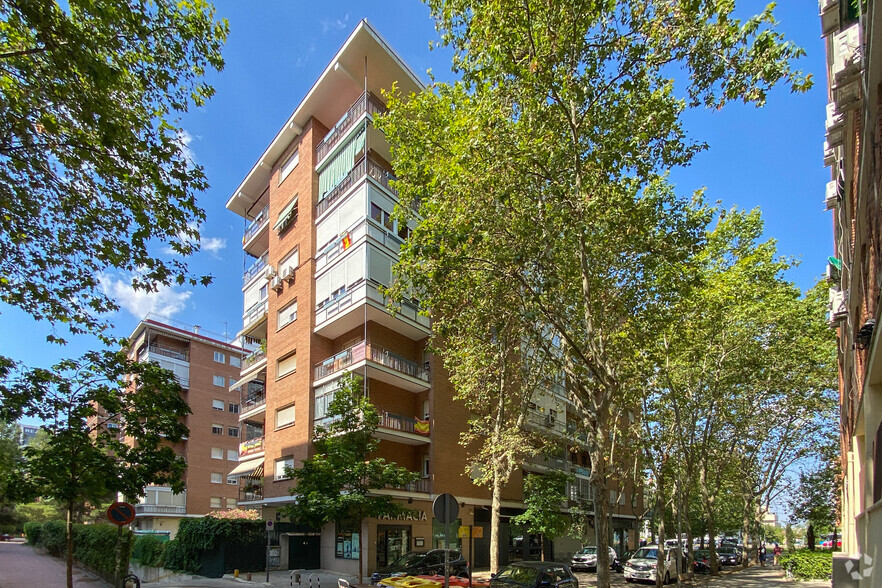 Calle Mauricio Ravel, Madrid, Madrid for rent - Building Photo - Image 2 of 2