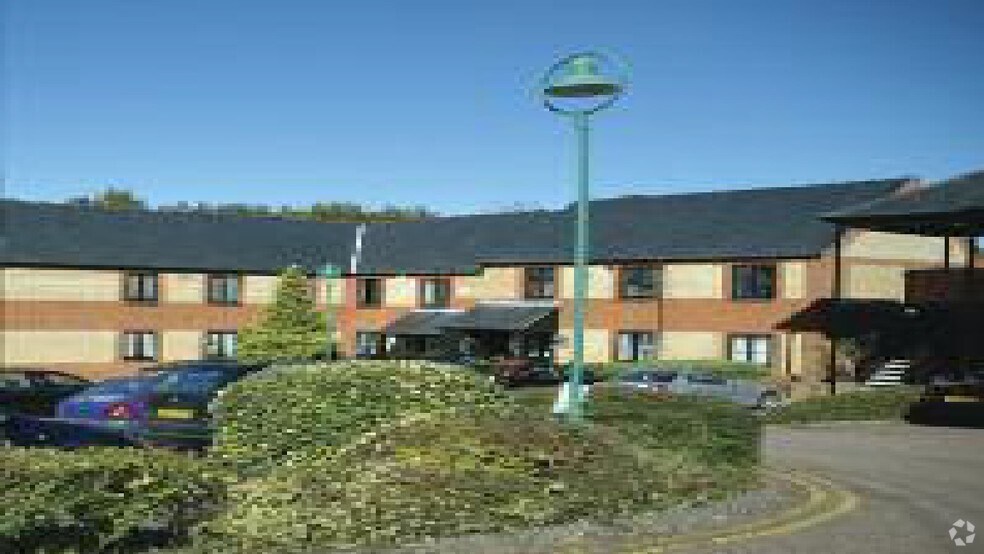 3-7 Canon Harnett Ct, Milton Keynes to rent - Building Photo - Image 2 of 2