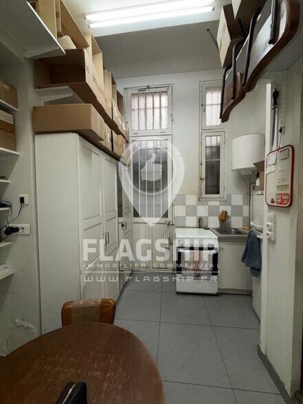 Retail in Paris to rent - Interior Photo - Image 3 of 5