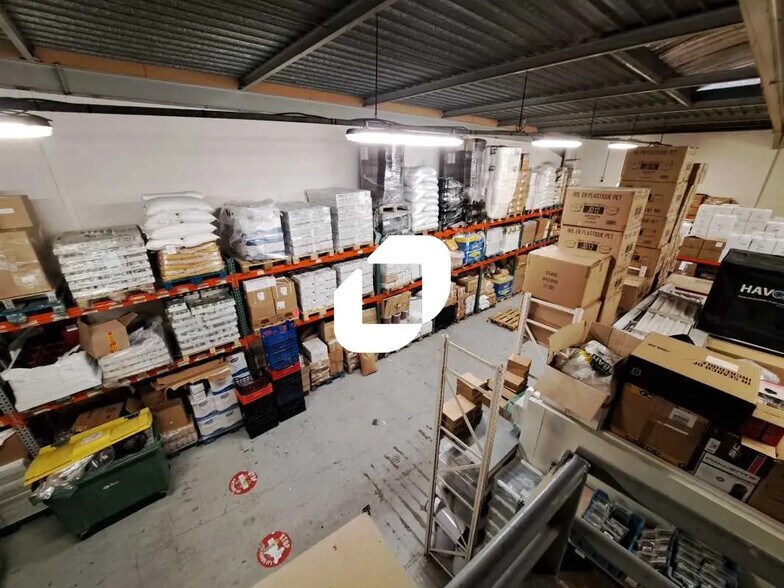 Light Industrial in Bobigny to rent - Interior Photo - Image 2 of 16