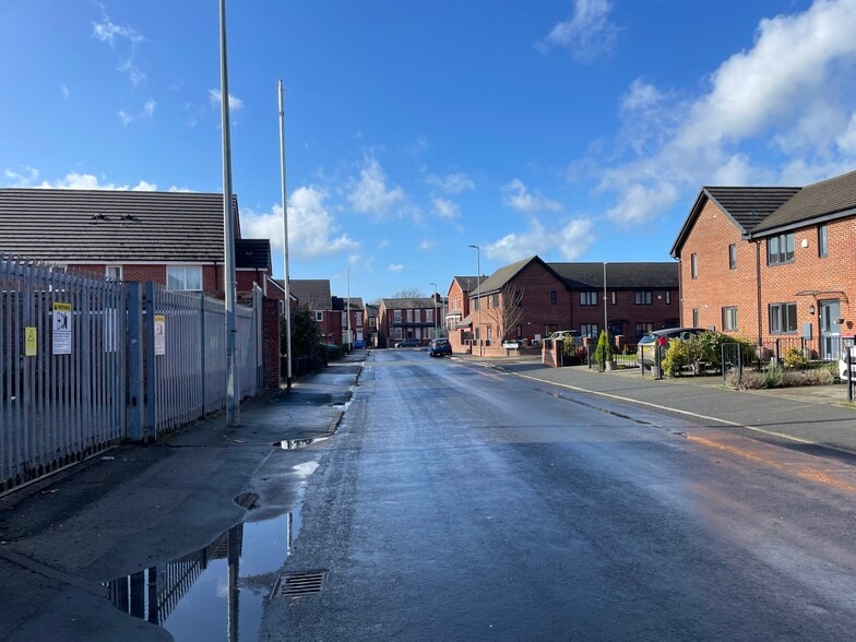 Willows Rd, Salford for sale - Primary Photo - Image 1 of 3