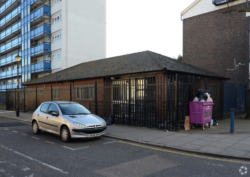 73 Strahan Rd, London for sale - Primary Photo - Image 1 of 1