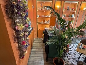 Retail in Barcelona, Barcelona to rent Interior Photo- Image 2 of 6