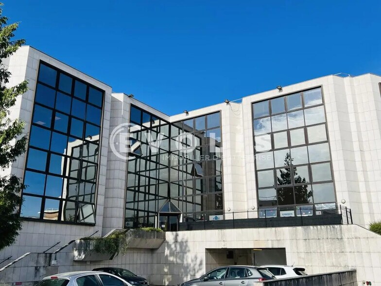 Office in Lognes to rent - Building Photo - Image 2 of 9